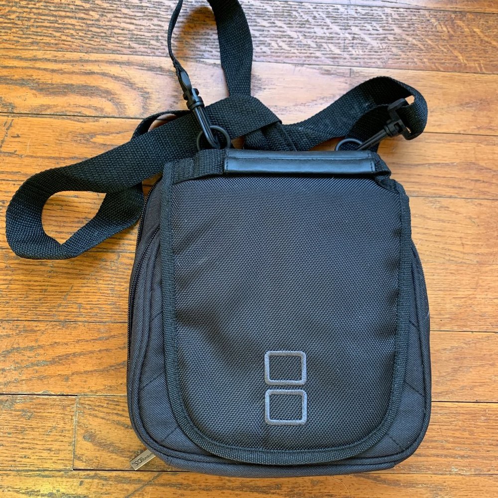 EUC Nintendo DS game system bag w/ strap - Picture 1 of 5